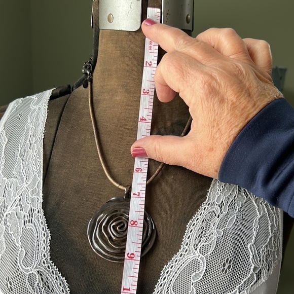 Chicos medallion necklace pendant nest like design euc bronze metal adjustable - Picture 8 of 11